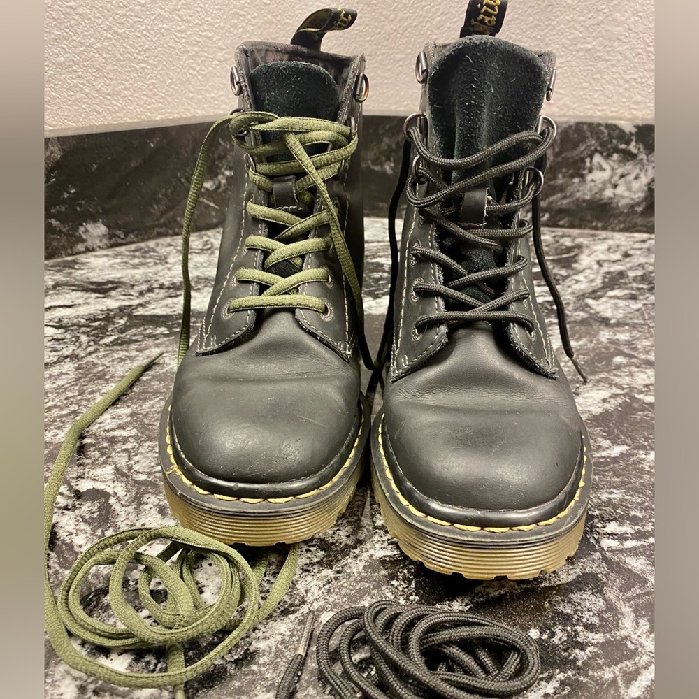 Dr. Martens Luana 7 Eyelet Lace Up Black Boots Women’s Size 6 UK 4 Leather - Picture 5 of 16